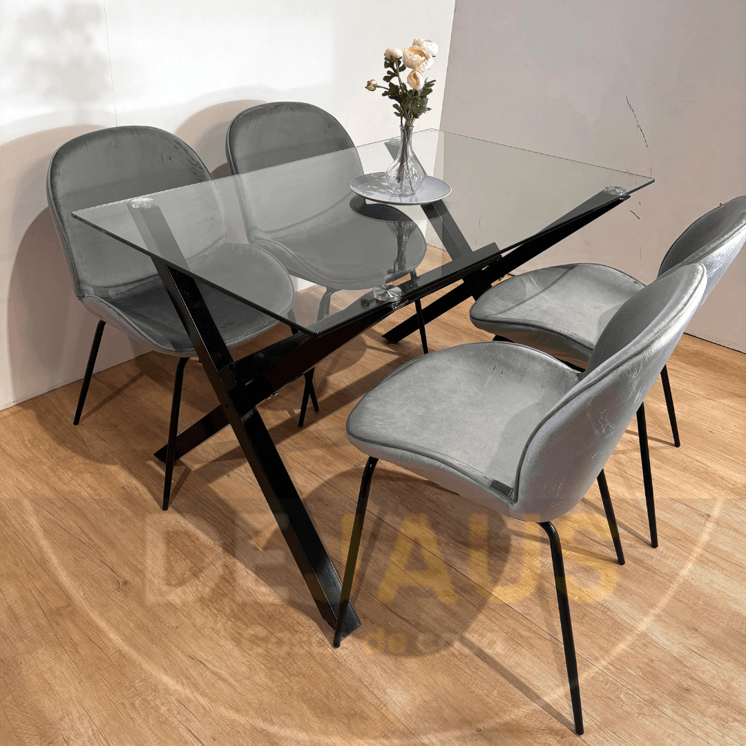 Mesa Medlock Black con 4 Sillas Beetle Black