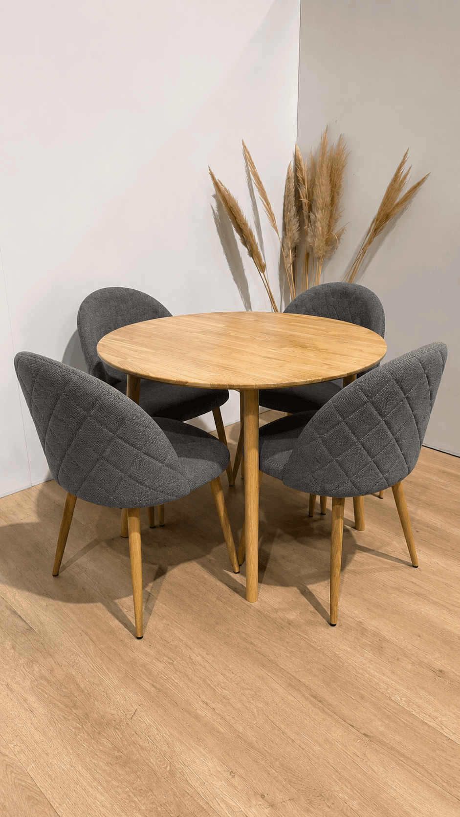 Mesa de Comedor Vema Redonda con 4 Sillas Tokio Lino Arpi