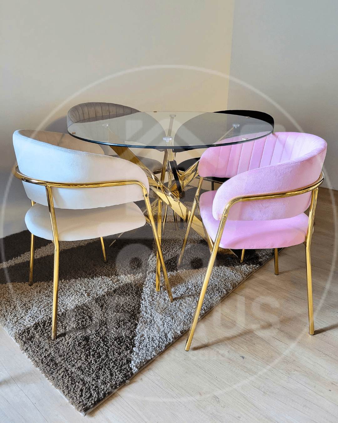 Mesa Dubai Gold con 4 Sitiales Isa Gold