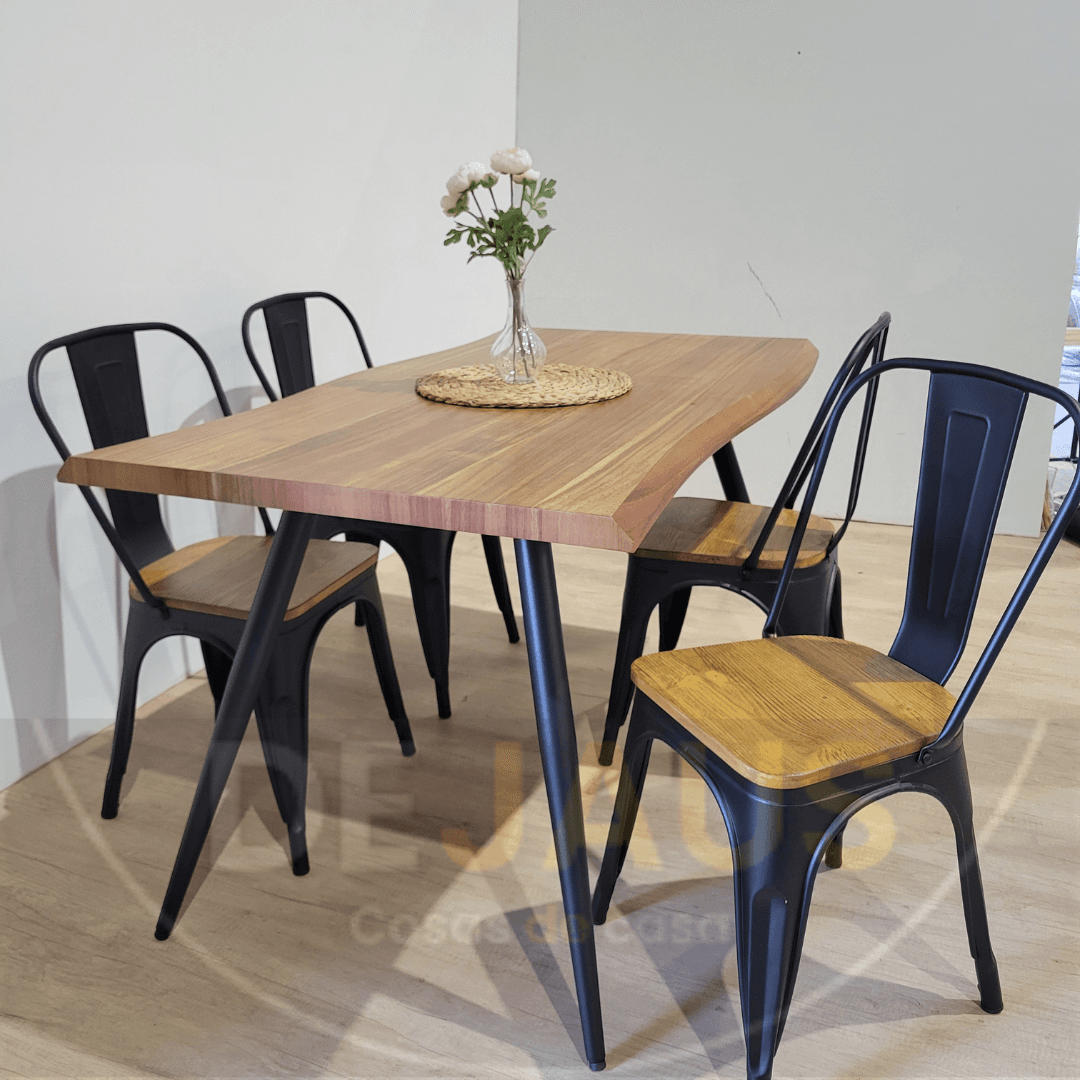 Mesa Rectangular Nordica con 4 Sillas Tolix Madera