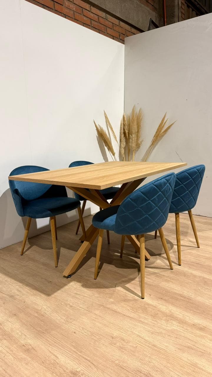 Mesa Rectangular Warwick Wood con 4 Silla Tokio Felpa Wood