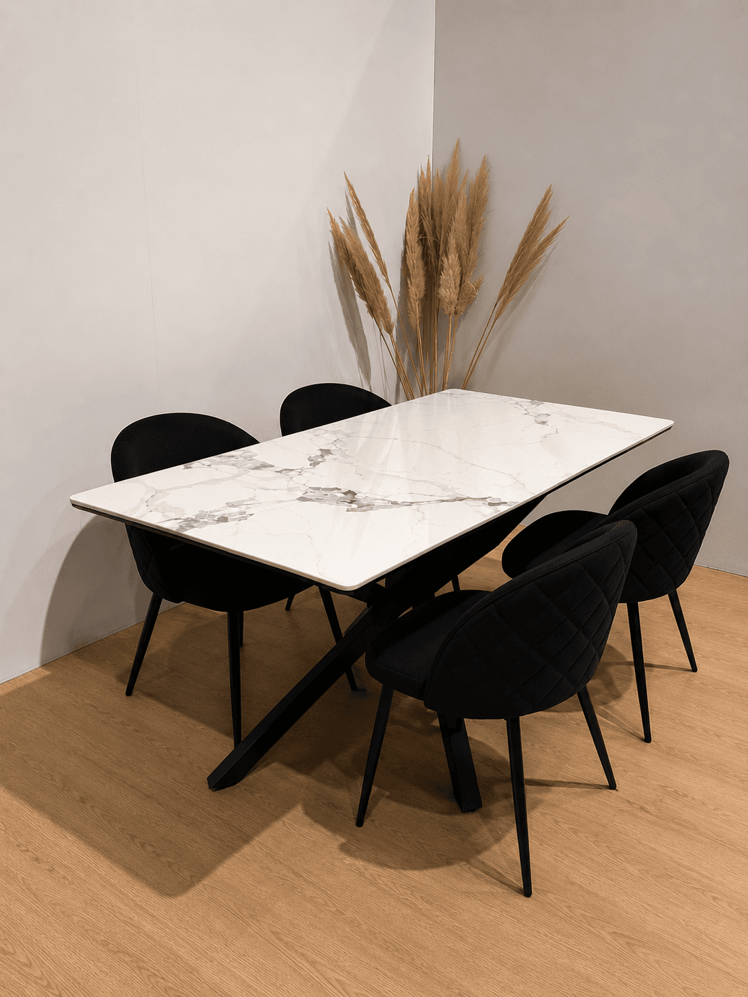 Mesa Rectangular Warwick Stone con 4 Silla Tokio Felpa Black