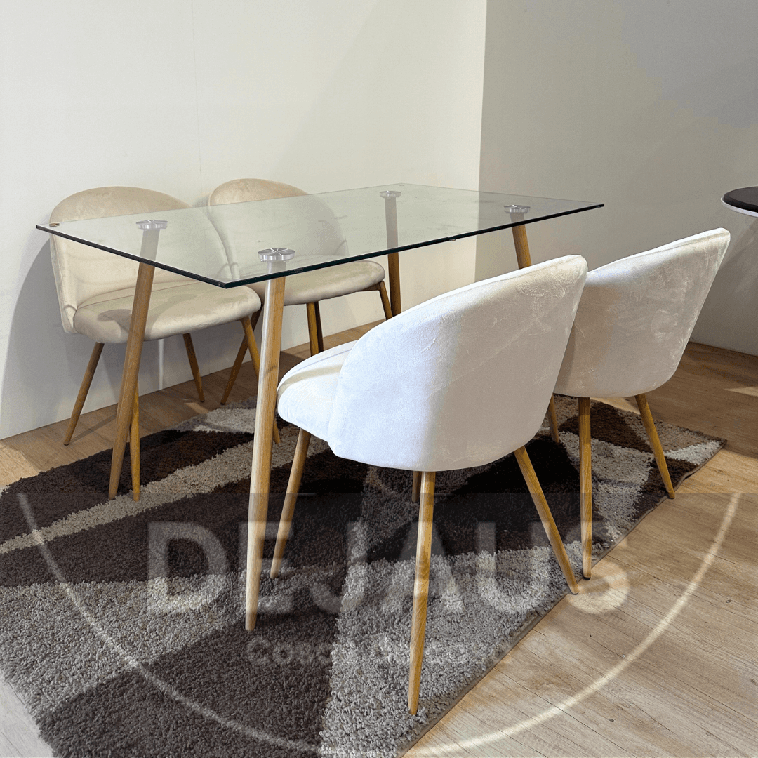 Mesa Nórdica Four con Sillas Tokio Felpa Lisa