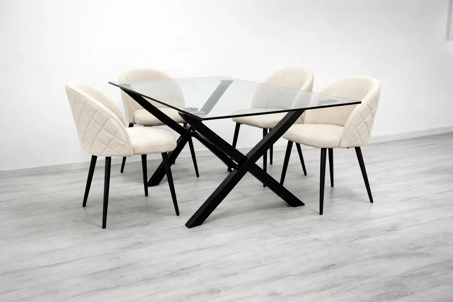 Comedor 4 personas mesa Medlock con Sillas Tokio Lino Black