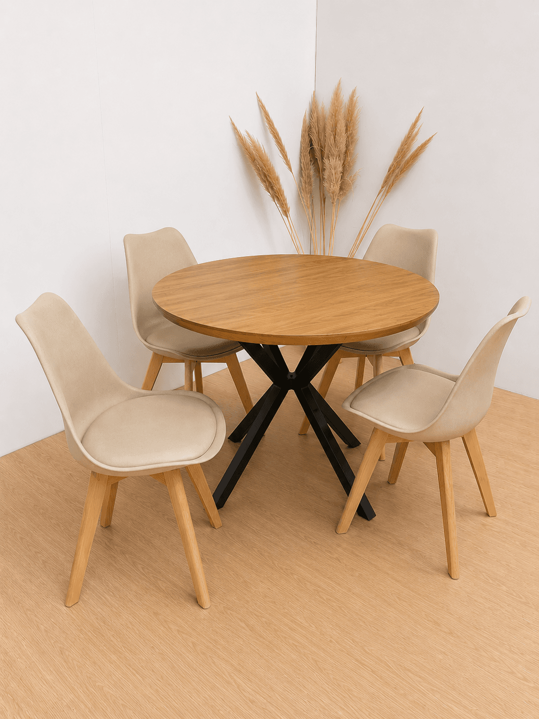 Mesa Nordica Redonda X con 4 Sillas Tulip