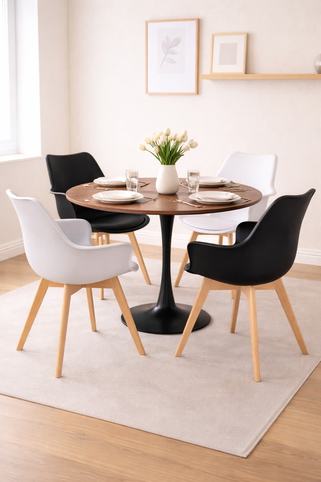 Comedor 4 Personas Mesa Tulip Madera Negro con Butaca Tulip Acolchada