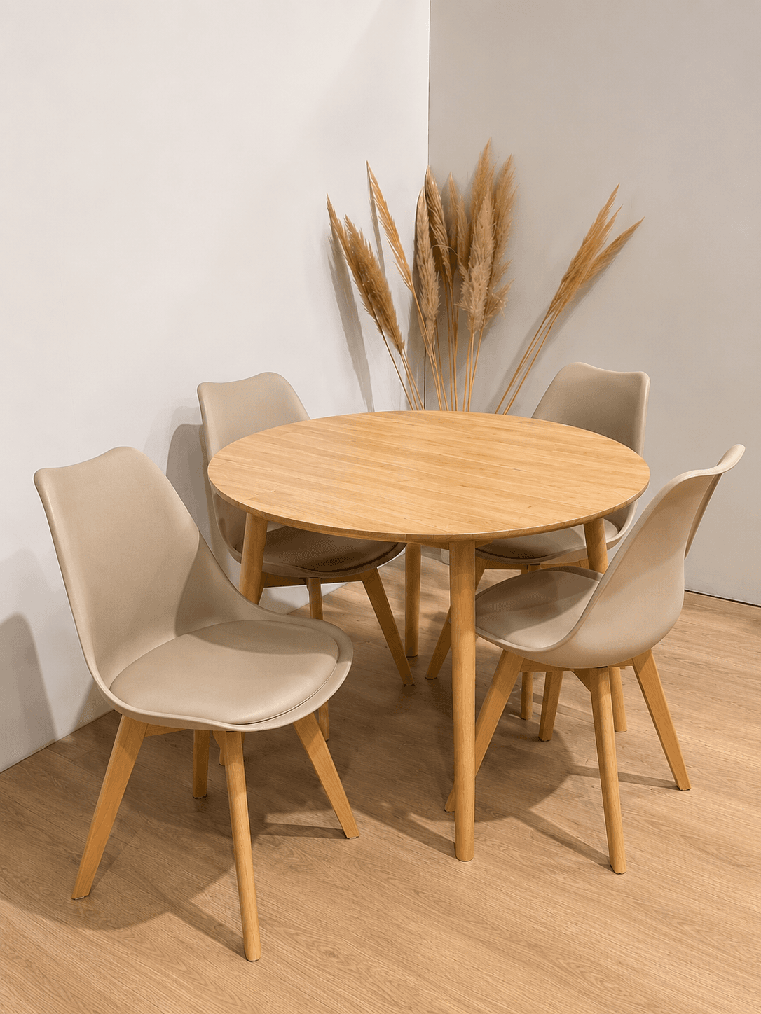Mesa de Comedor Vema redonda con 4 Sillas Tulip