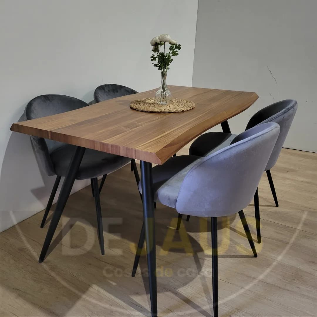 Mesa rectangular Nordica con 4 Sillas Tokio Felpa Black