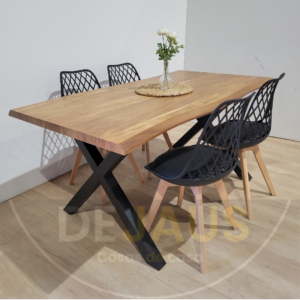 Mesa Rectangular Nordica X con 4 Sillas Tulip Mesh