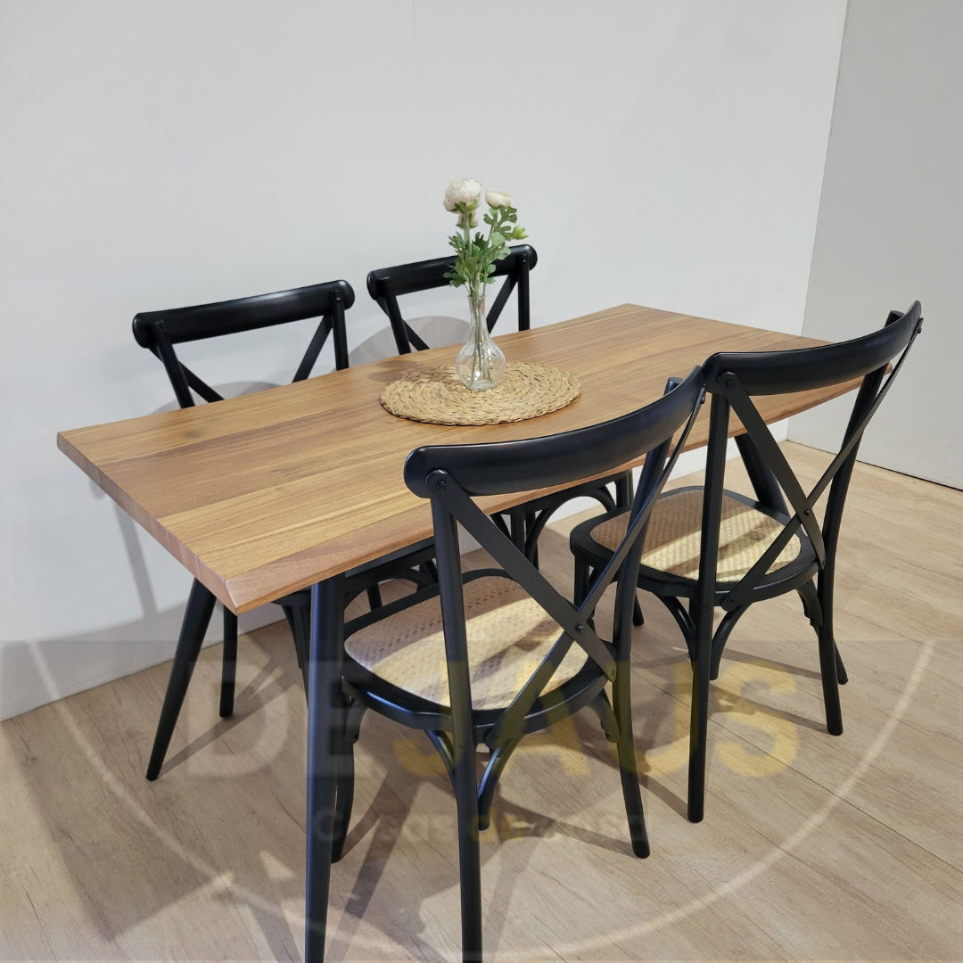 Mesa Rectangular Nordica con 4 Sillas Crossback Madera