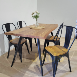 Mesa Rectangular Nordica con 4 Sillas Tolix Madera