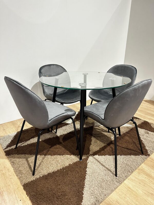 Mesa redonda Lyon Black con 4 sillas Beetle Felpa Black