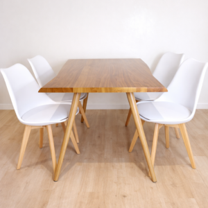 Mesa rectangular Nordica Madera con 4 Sillas tulip